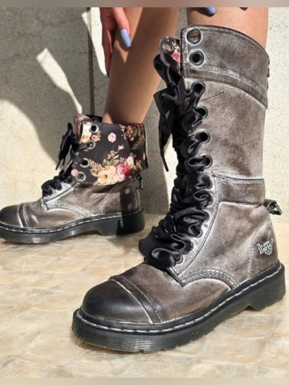Dr. Martens Triumph 1914 Gray Distressed Floral-Lined Lace-Up Combat Boot Size 9